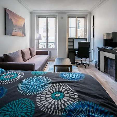 Flat 31m2 Near Pompidou Center, Marais, Les Halles, Mobility Lease Only Apartment