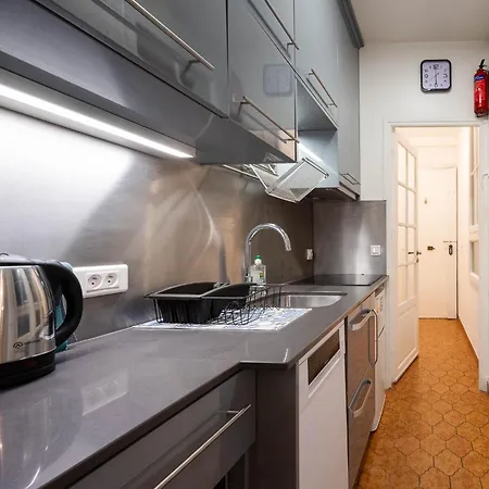 Flat 31m2 Near Pompidou Center, Marais, Les Halles, Mobility Lease Only Paris